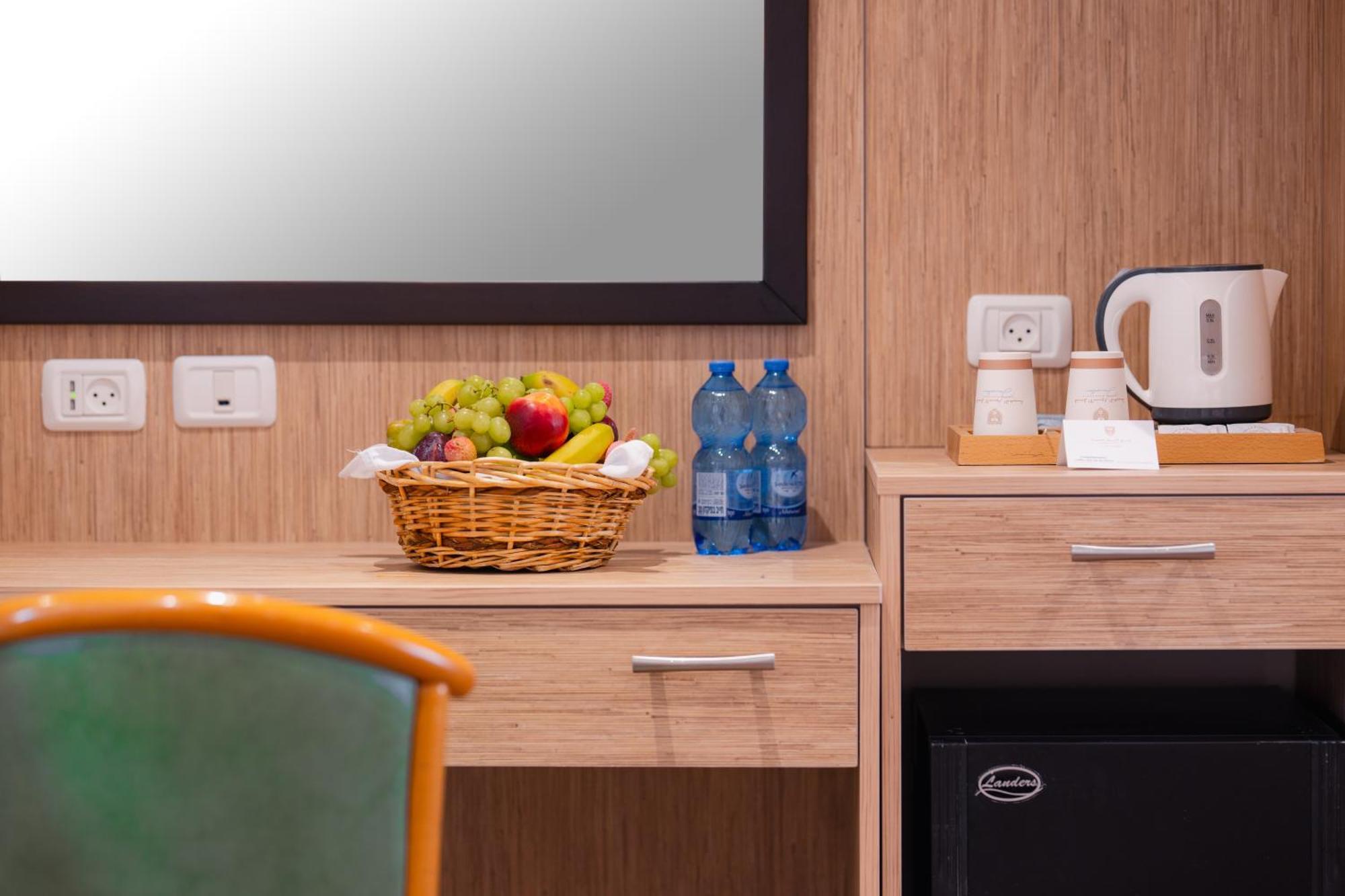 Golden Walls Hotel Йерусалим Екстериор снимка